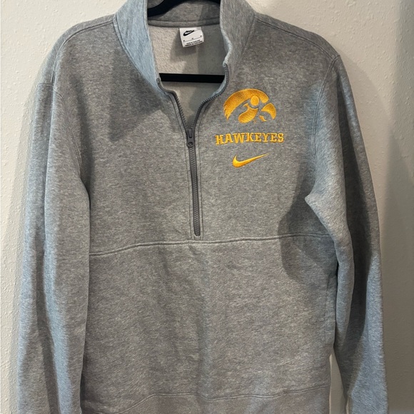 Nike Men's Hawkeye 1/4 zip medium. - Picture 1 of 5